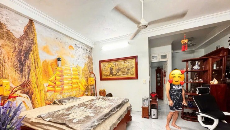 SIÊU PHẨM NGÕ LINH QUANG, ĐỐNG ĐA. 44M2 4 TẦNG, NHÀ SÁT MẶT HỒ LINH QUANG, SỔ ĐỎ NỞ HẬU, VÀI BƯỚC Ô TÔ TRÁNH. GIÁ 9,7 TỶ