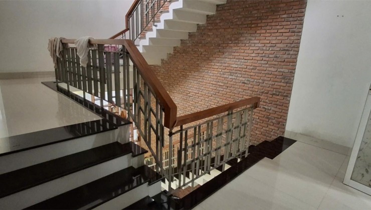 Giá cực tốt khu vực, Nhà 3 tầng hiện đại đường 7m5 lề 10m.Sát Hải Châu, Đà Nẵng