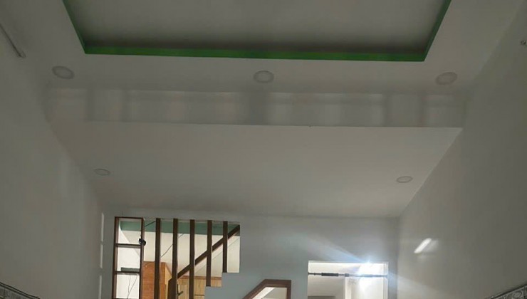 Bán gấp căn nhà giáp Q12 vị trí cực đẹp, 44m2, sổ chung, 1 tỷ 250 tr có TL. Lh:0937502439.