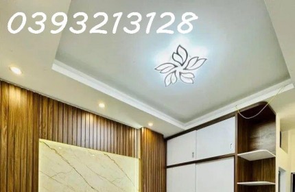 Nhà Đẹp Gần Ô Tô, Phố Văn Hương, Đống Đa, DT 40m2, 5 Tầng Mới Tinh, Sắp Hoàn Thiện, Nhỉnh 6 Tỷ.