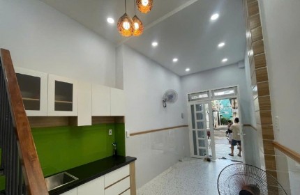 Nhà mới đẹp Âu Cơ 2 tầng 20M2 Quận Tân Bình đoạn gần (Bệnh Viện Quận Tân Phú ) HẺM OTO VF3 vào tới nhà, nhà cực đẹp, được kiến trúc sư thiết kế tỉ mỉ