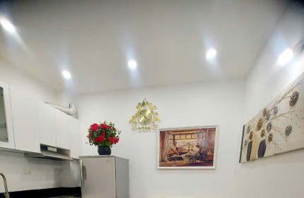 CC Cần bán căn hộ tập thể Bưu Điện, Ba Đình , Hà Nội, DT 60m2 - Tầng 1- 2n1vs - giá 4,7 tỷ