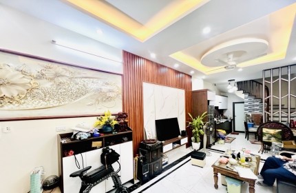 NHÀ NGỌC LÂM 40M2, 5 TẦNG, Ô TÔ ĐỖ CỔNG, NGÕ NÔNG RỘNG THOÁNG, KHU DÂN TRÍ CAO