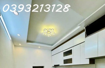 Nhà Đẹp Gần Ô Tô, Phố Văn Hương, Đống Đa, DT 40m2, 5 Tầng Mới Tinh, Sắp Hoàn Thiện, Nhỉnh 6 Tỷ.