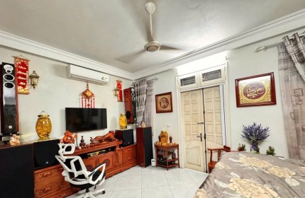 SIÊU PHẨM NGÕ LINH QUANG, ĐỐNG ĐA. 44M2 4 TẦNG, NHÀ SÁT MẶT HỒ LINH QUANG, SỔ ĐỎ NỞ HẬU, VÀI BƯỚC Ô TÔ TRÁNH. GIÁ 9,7 TỶ