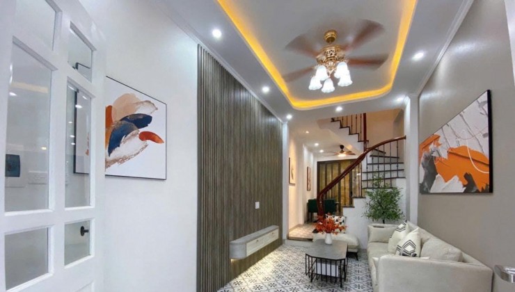 Nhà Vip phố Tân Mai, ô tô vào nhà, lô góc, sổ vuông đẹp, 40m2*5T