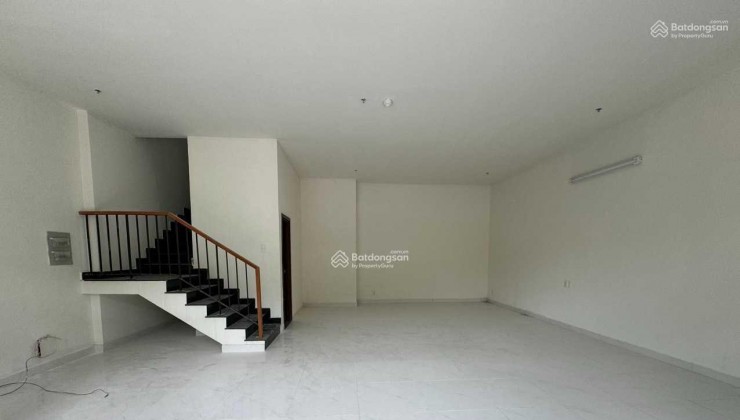 Cho thuê shophouse 151m2 , trệt , lầu , 3wc , 3pn . 15tr Ngay 2225 Phạm Thế Hiển , Q.8