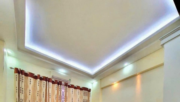 Bán nhà Nguyễn Khánh Toàn, Cầu Giấy, Lô góc Oto, 75m2 x 4T, 14 tỷ