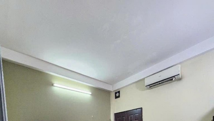 chính chủ  bán gấp nhà tại Thịnh Liệt  - Hoàng Mai  140m2 5  tầng 8m mặt tiền hơn 12tỷ  ô tô đỗ cửa   kinh doanh sầm uất.