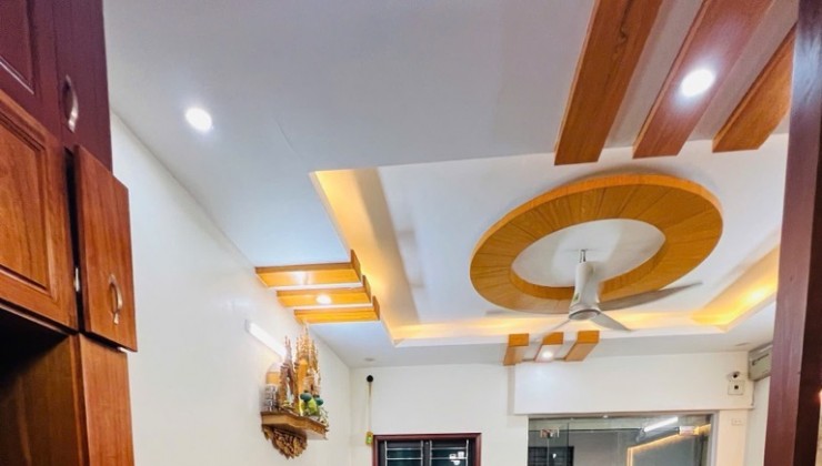 Ô TÔ ĐỖ CỔNG - NHÀ DÂN XÂY - FULL NỘI THẤT - TRUNG TÂM CẦU GIẤY - SỔ ĐẸP. DT 36M x6Tx 5M Mt, Giá 9,2 Tỷ.