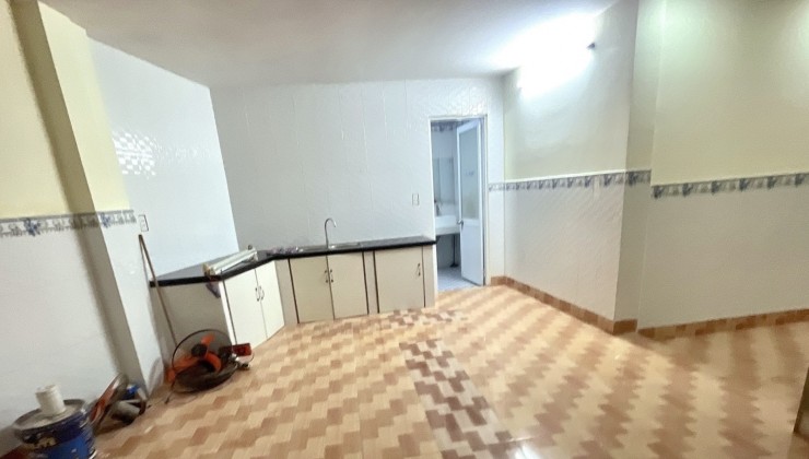 CHỈ 4.65 TỶ, 76M2 NHÀ 2 TẦNG NGANG 4.7 NỞ HẬU 8M DÀI 15M, NHÀ MỚI Ở NGAY, CÁCH PHẠM VĂN ĐỒNG 50M.