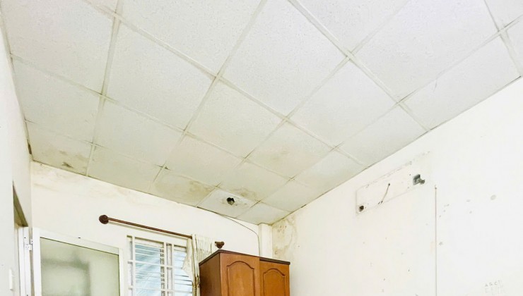 BÁN NHÀ GẤP XE TẢI THÔNG CHỈ 1TỶ89, NHÀ 2 TẦNG SHR, 44M2 NGANG HƠN 7.3M, NGAY CHỢ HÓC MÔN. HIẾM CÓ KHÓ TÌM.