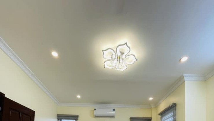 Nhà Đẹp 5 Tầng Ở Ngay, Phố Ngọc Khánh, Ba Đình, DT 50m2, MT 6m, Gần Ngay Ô Tô, Nhỉnh 9 Tỷ.