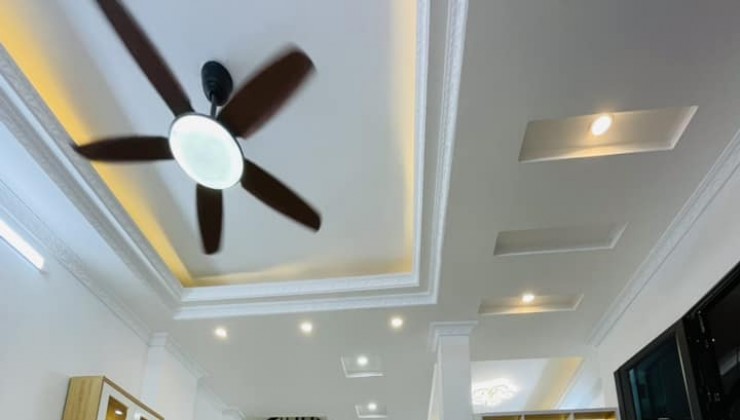 Nhà Đẹp 5 Tầng Ở Ngay, Phố Ngọc Khánh, Ba Đình, DT 50m2, MT 6m, Gần Ngay Ô Tô, Nhỉnh 9 Tỷ.