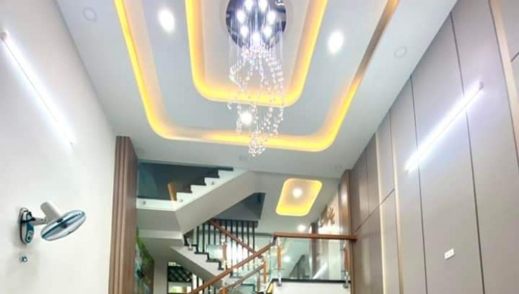 BÁN NHANH BIỆT THỰ 3 TẦNG MÁI THÁI 80M2, 6X16 CHỈ 5.5 TỶ TL. TIẾT KẾ SANG TRỌNG, MẶT TIỀN NHÁNH THỚI TAM THÔN, GẦN CHỢ HÓC MÔN.