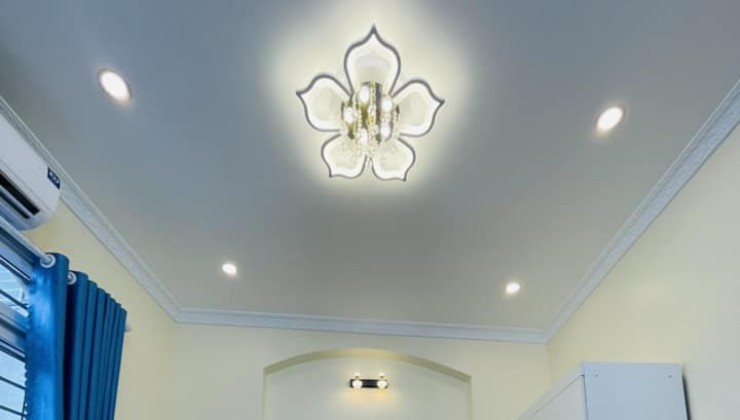 Nhà Đẹp 5 Tầng Ở Ngay, Phố Ngọc Khánh, Ba Đình, DT 50m2, MT 6m, Gần Ngay Ô Tô, Nhỉnh 9 Tỷ.