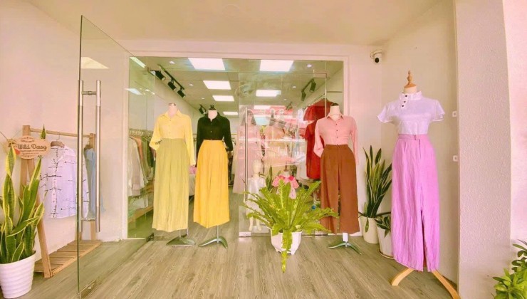 Vì gia đình chuyển vào Sg sống nên mình sang lại shop 76 Lê Đức Thọ