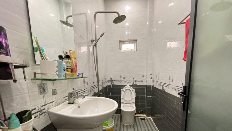 NHÀ 3 TẦNG HẺM Ô TÔ THÔNG 16 CHỖ TTTP LÊ HỒNG PHONG NHA TRANG  CHỈ 3,3 tỷ