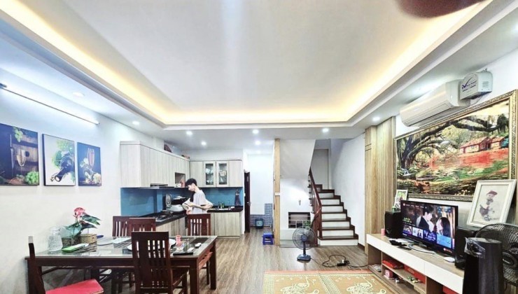 Bán nhà xây đẹp 5 tầng, dt40m2 ở ngay