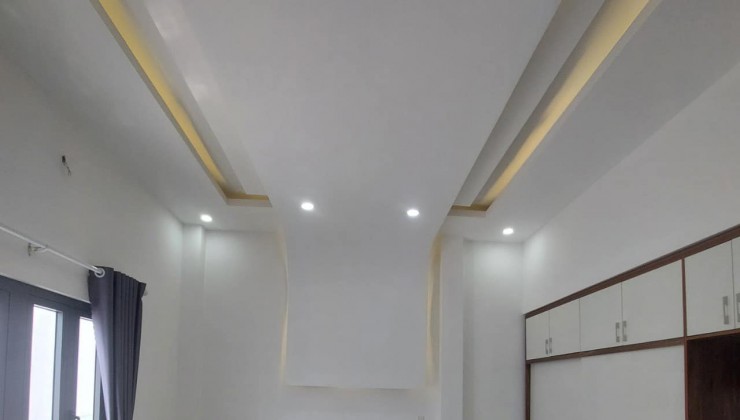 Nhà 1 Trệt 2 Lầu, và sân thượng_DT 105m2 mặt tiền buôn bán_ Tp.Thuận An, BD