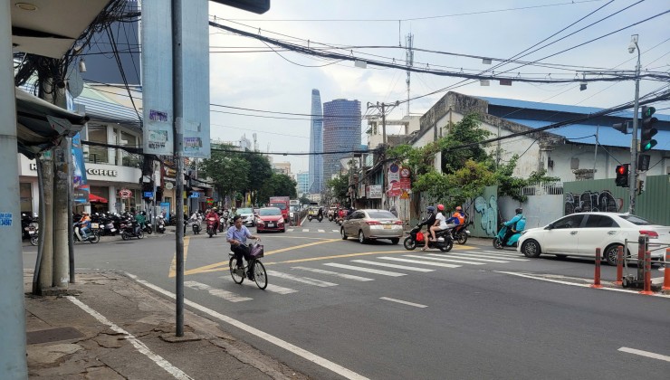 Chính chủ sang nhượng quán cơm mặt tiền Nguyễn Tất Thành, Quận 4, Tp HCM, Giá là 70 triệu