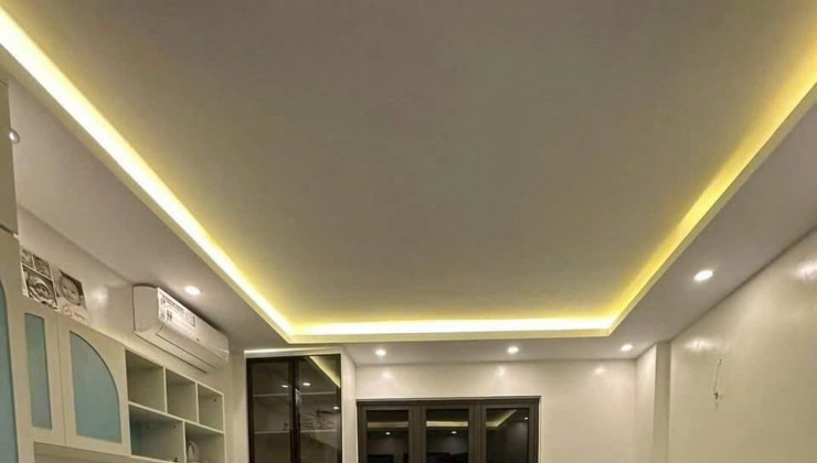 Phố Đông Quan Nhà Mới Full Nội Thất DT 30m2 5 tầng mt 4.2m giá 6.6 Tỷ