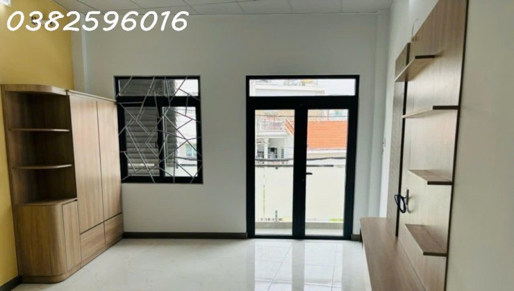 ngôi nhà 70M2, GIÁ 4TỶ7, ngay cạnh TRƯỜNG HỌC, MẶT TIỀN PHẠM VĂN CHÍ, Q6.