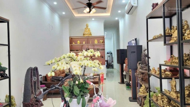 Bán nhà Hoàng Đạo Thành, 56m2, 13,5 tỷ, ô tô tránh, kinh doanh đỉnh, thang máy xịn, nội thất đẹp