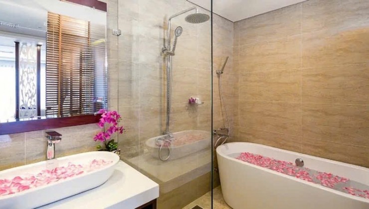 Bán Khách Sạn biển mặt tiền HOÀNG SA - Thọ Quang, Sơn Trà , Đà Nẵng dt 220m2 giá 135 tỷ.