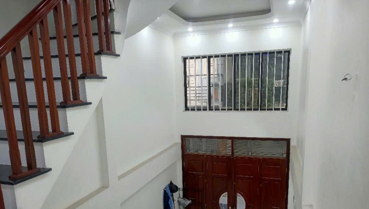 Nhà Đẹp Ngọc Thụy 40m² 6 Tầng
⭐ Vị trí: Hai mặt ngõ ô tô tránh, khu dân trí cao, yên tĩnh, chỉ 500m ra khu ĐT Khai Sơn.