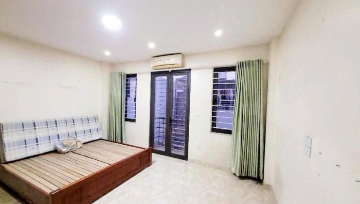 Nhà đẹp Ngọc Thụy 46m², 5 tầng, giá 7.9 tỷ.