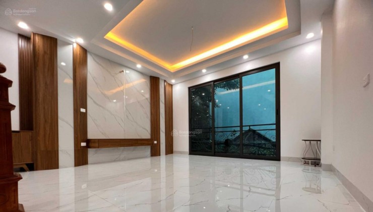 Cực phẩm nhà mới 5 tầng diện tích 40m2 mặt tiền 4m, gần phố Vạn Phúc với Đào Tấn nhỉnh 6 tỷ