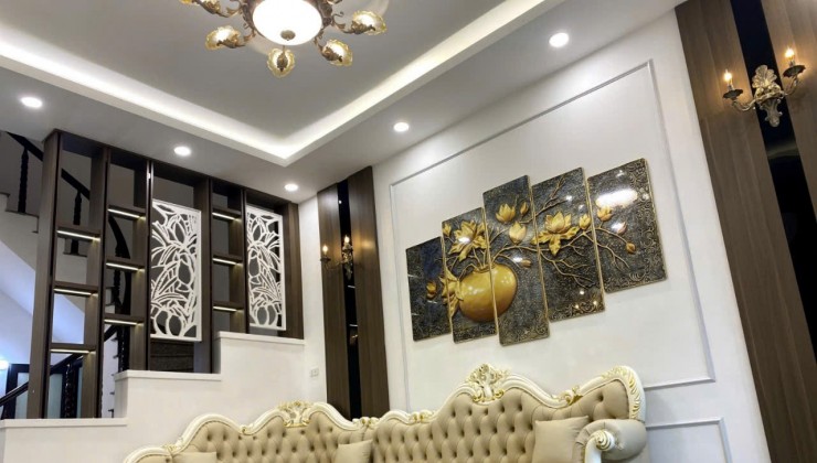 Căn nhà xinh xắn 35m2 5 tầng tại Hoàng Mai, Hai bà Trưng,  giá chỉ 5,85 tỷ đồng