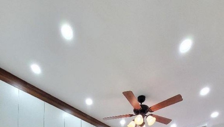 Đội Cấn 50m2 x 4 tầng x Giá 7.5 tỷ   DÂN XÂY - NGÕ THÔNG - ĐỦ CÔNG NĂNG - 1 NGOẶT RA PHỐ - CHỈ VIỆC XÁCH VALI VỀ Ở