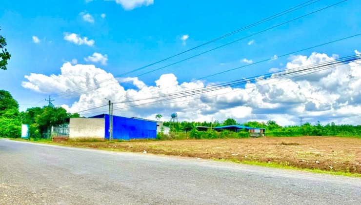 Bán gấp 4 sổ (20,74x68=1.515m2) SHR, Thổ cư, mặt tiền KD, đối diện xí nghiệp lớn chỉ 560tr/sổ