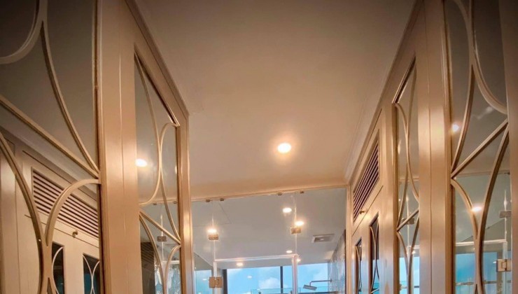 Cực rẻ! Bán căn hộ 3n2vs 130m2 đẹp nhất Tòa The Light Tố Hữu giá cực tốt 7,4 tỉ, có slot oto, có đồ