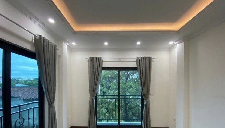 Bán Nhà Đại Học Đại Nam - 44m2,5 tầng - 5m ra ô tô . lh: 0964577405