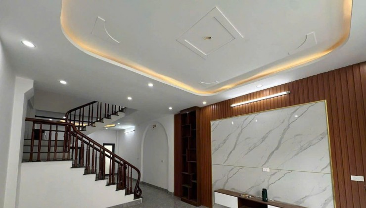 Bán Nhà Đại Học Đại Nam - 44m2,5 tầng - 5m ra ô tô . lh: 0964577405