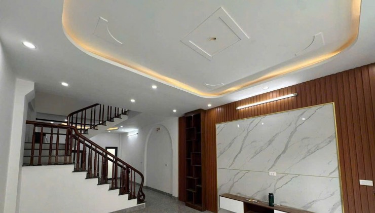 Bán nhà Ngô Quyền - Hà Đông . 40m2 x 4 tầng, ô tô đỗ cửa, khu phân lô quân đội vip LH 0396268046