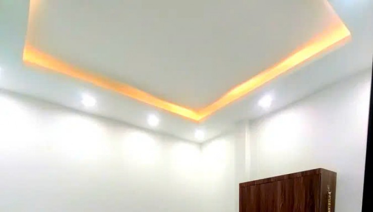 BÁN NHÀ CÁT LINH, 50M2 4 TẦNG MT 5M GIÁ 9 TỶ, NHÀ MỚI ĐẸP Ở NGAY, NỘI THẤT XỊN, GẦN Ô TÔ DỪNG ĐỖ, DÂN TRÍ CAO