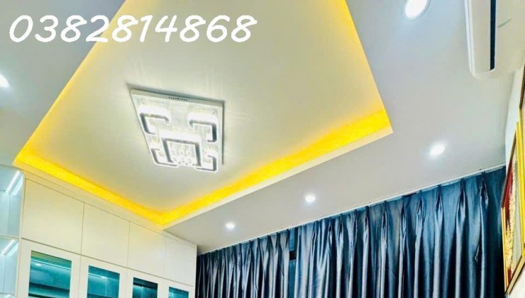 VĂN CHƯƠNG 1 -ĐỐNG ĐA-THANG MÁY-DT:30M2- 5,5 TẦNG -MẶT TIỀN 4,5M -GIÁ 8XTY--OTO CHẠY VÒNG QUANH NHÀ ĐỖ CỬA