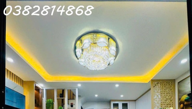 VĂN CHƯƠNG 1 -ĐỐNG ĐA-THANG MÁY-DT:30M2- 5,5 TẦNG -MẶT TIỀN 4,5M -GIÁ 8XTY--OTO CHẠY VÒNG QUANH NHÀ ĐỖ CỬA