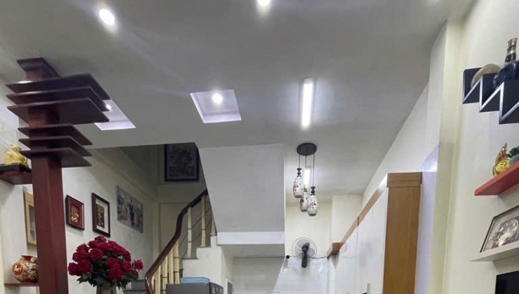 Bán nhà Cổ Nhuế, Bắc Từ Liêm, 36m x 5 tầng x MT4m, lô góc thoáng sáng rực rỡ, dân xây. Giá 3.5 tỷ