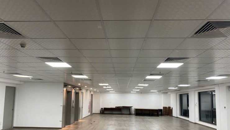 Cho Thuê Văn Phòng 120m2 Mặt Phố Đội Cấn, Ba Đình - 26 Triệu/Tháng. Có chỗ để Ô TÔ