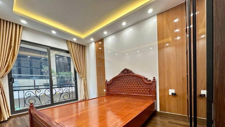 Nhà mặt ngõ HÀO NAM 30m2 x 6 tầng - Vài bước ra phố - Full nội thất.