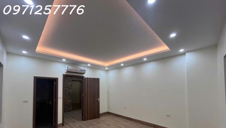 CHÍNH CHỦ BÁN -TRUNG TÂM- CẦU GIẤY-NHÀ MỚI -Dt:40m2-mt:4,3m- 6 tầng- thang máy - Lô góc hiếm - kinh doanh - văn phòng