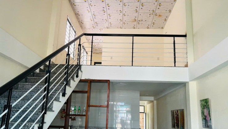 Nhà gác lững 3PN, 70m2, Đường Khúc Thừa Dụ, sổ hồng chính chủ, giá siêu hời