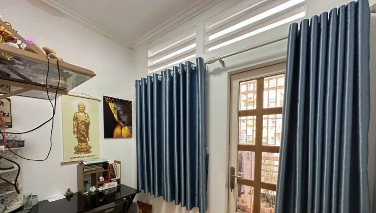 Cần bán nhà 379/3 Lê Hồng Phong P2Q10. DT 27.36m2 chỉ 5 tỷ. Lh:0942828799.