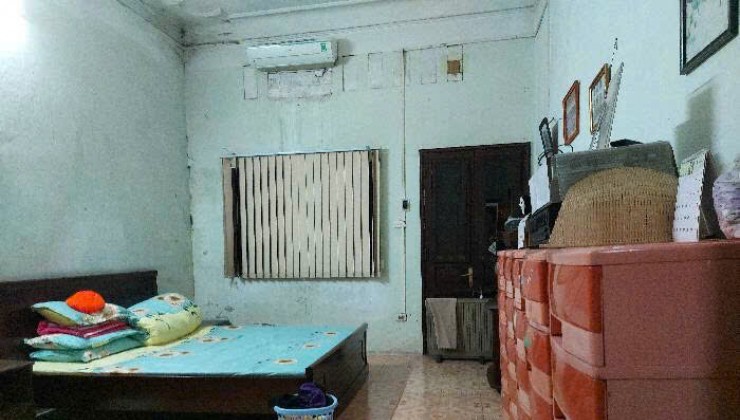 Nhà Ba Đình - Giang Văn Minh hơn 100 triệu/m2, diện tích 40m2 x mặt tiền 4M