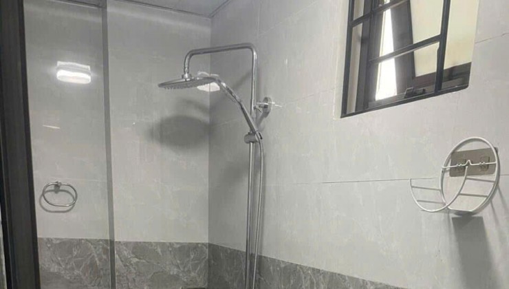 Bán Nhanh Nhà Tại Hoàng Đạo Thành 30/45M2 x 5 tầng mặt tiền 3.3m giá 10 tỷ